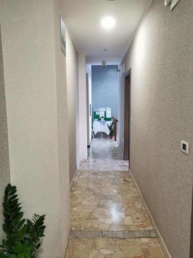 Hotel Bissi ミラノ エクステリア 写真