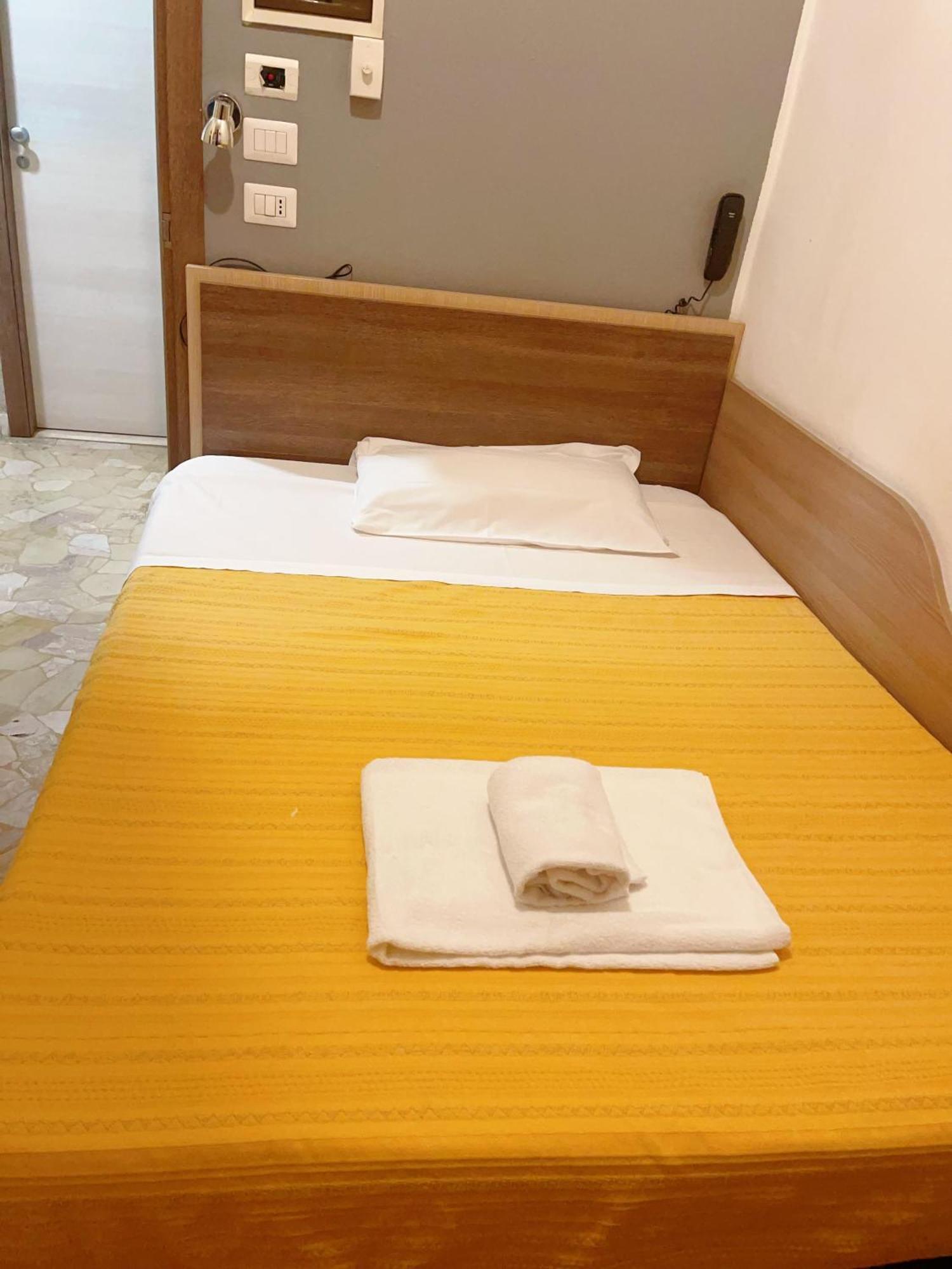 Hotel Bissi ミラノ エクステリア 写真