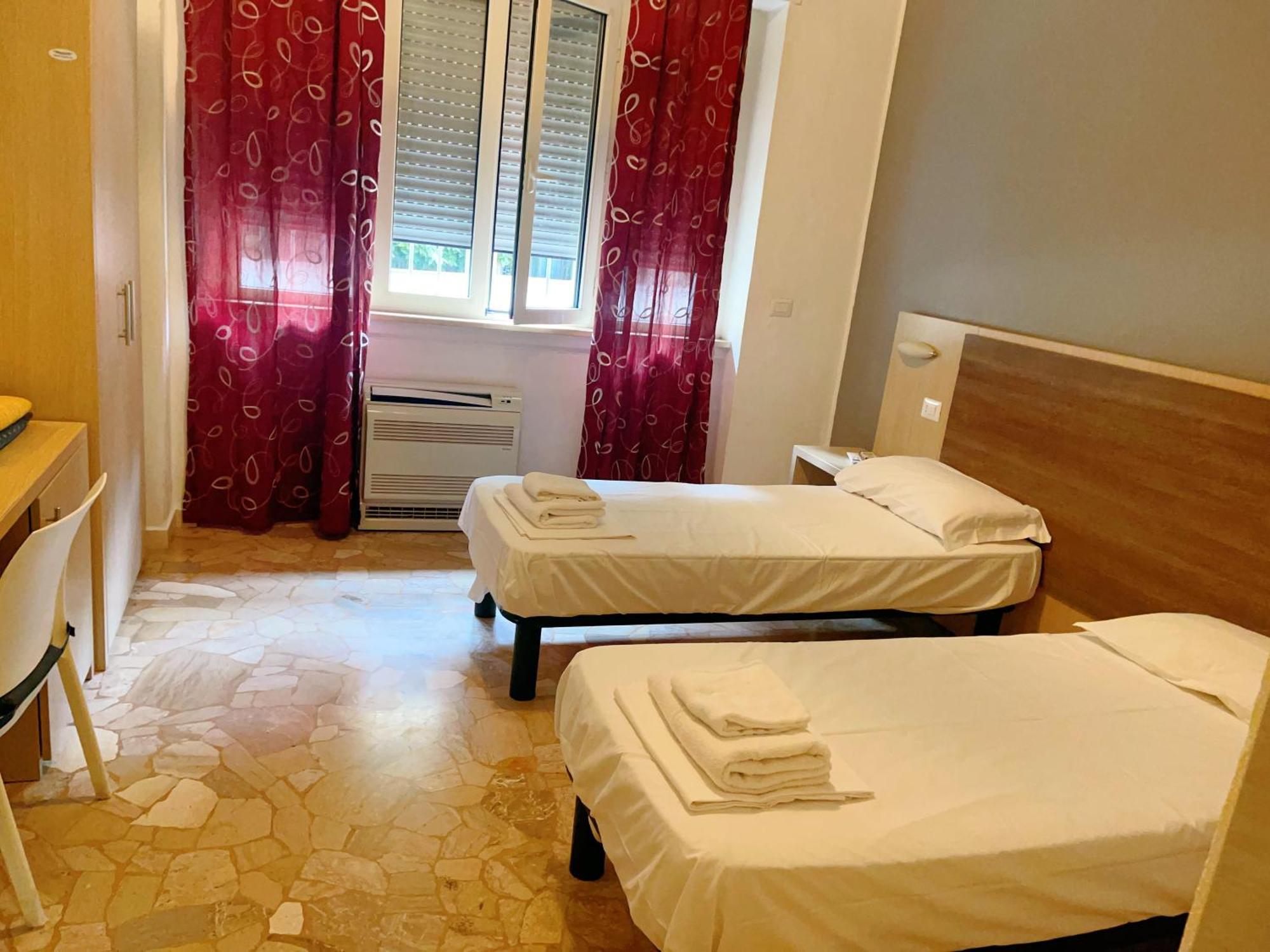 Hotel Bissi ミラノ エクステリア 写真