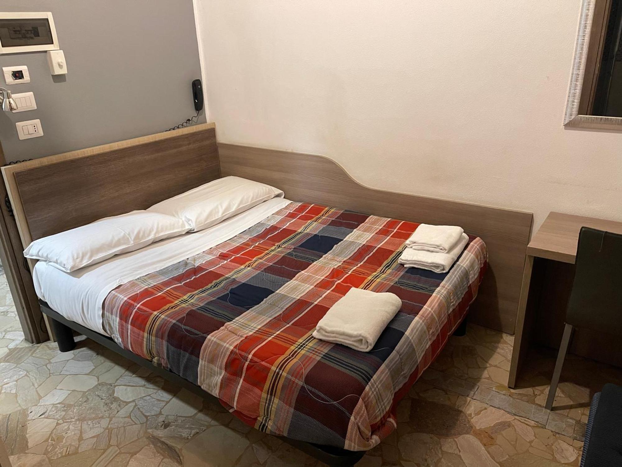 Hotel Bissi ミラノ エクステリア 写真